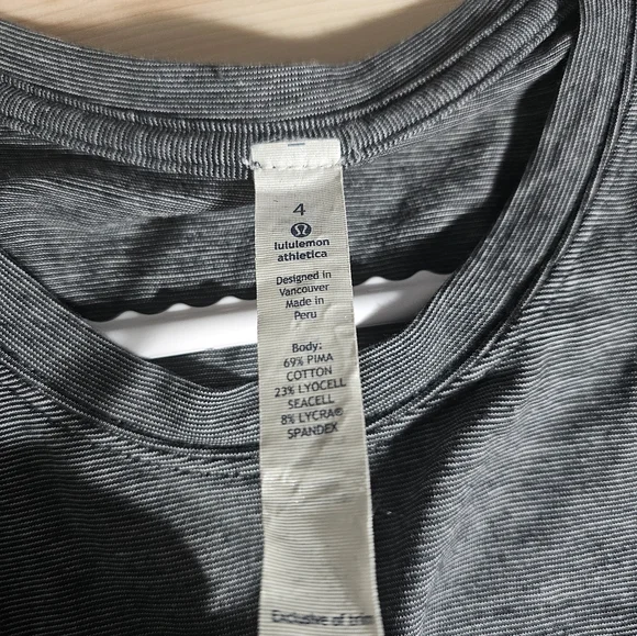 Lululemon Flouncey Tee  Size 4 - Picture 6 of 6